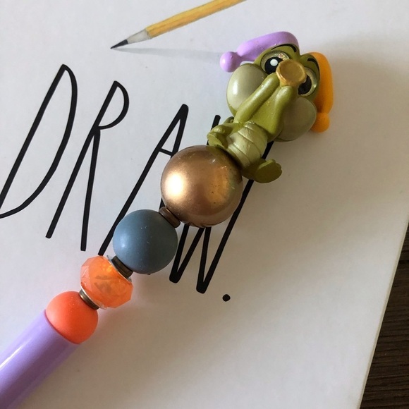 Disney Doorables: The Princess and The Frog: Louis handmade beaded pen - Picture 1 of 3